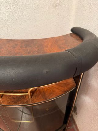 Mueble Bar Curvo Madera y Cristal