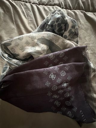 Pañuelo Guess estampado animal print