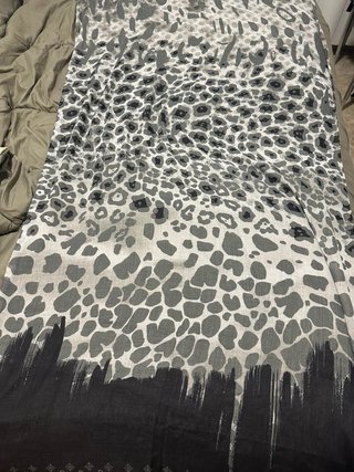 Pañuelo Guess estampado animal print