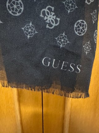 Pañuelo Guess estampado animal print