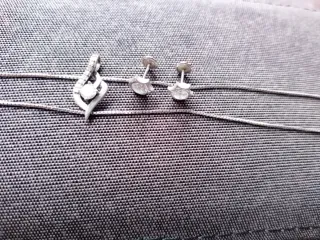 Colgante y pendientes de plata