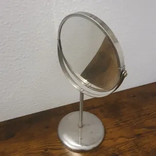 Espejo de sobremesa plateado