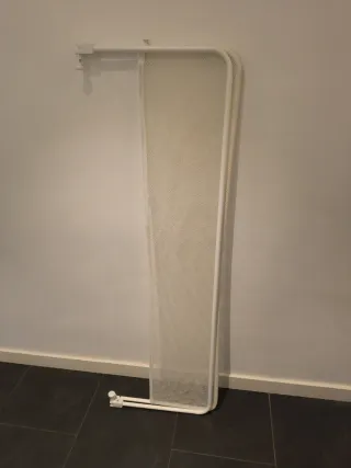 Barrera de cama blanca