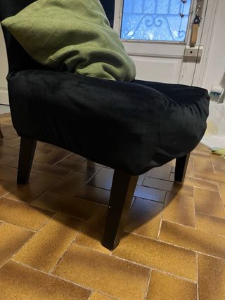 Sillón tapizado terciopelo negro