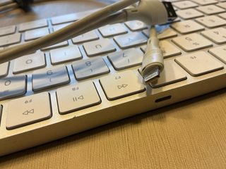 Teclado Inalámbrico Apple Plata/Blanco