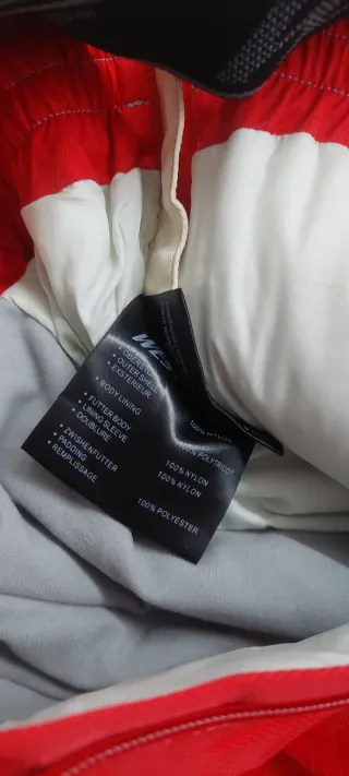 Pantaloni da sci rossi con bretelle