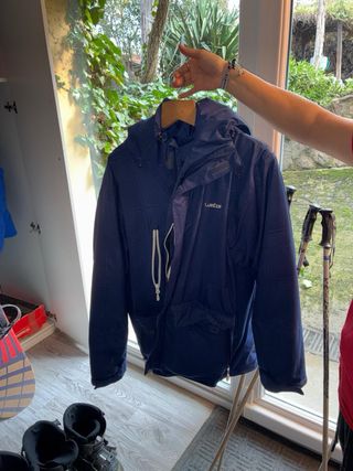 Esquís y tabla de snowboard