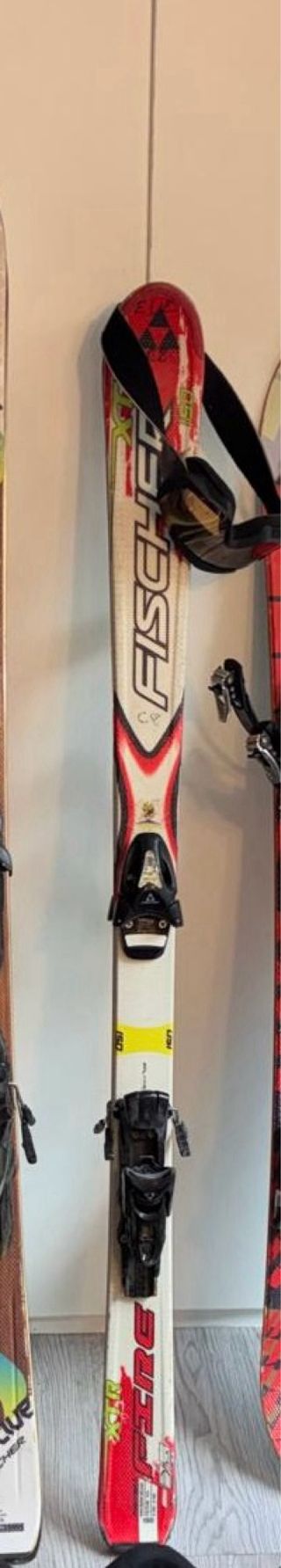 Esquís y tabla de snowboard