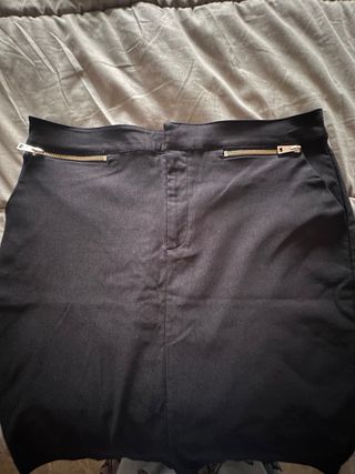Falda Cortefiel Negra con Cremalleras