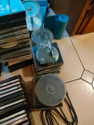 Cajas y archivadores CD/DVD