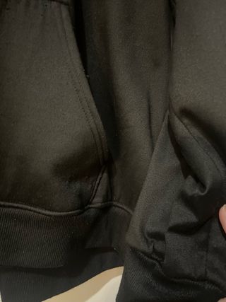 Sudadera Negra con Logo TRYTHMCLUB