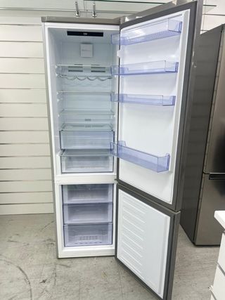 Nevera Beko plateada