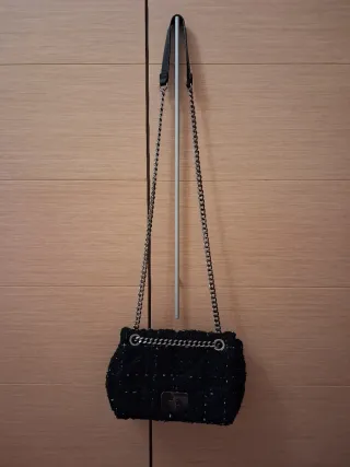 Bolso negro de tweed con cadena. Como nuevo.
