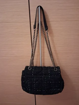 Bolso negro de tweed con cadena. Como nuevo.