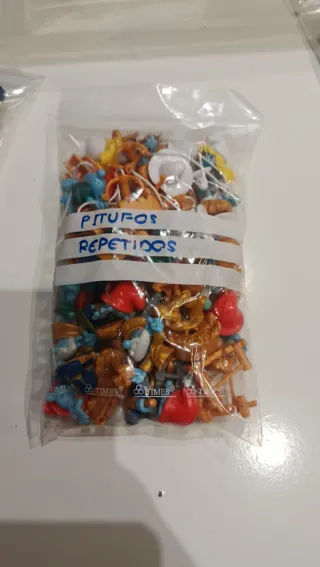 Figure dei Puffi da Uova Kinder Ripetute