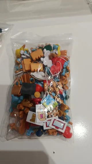 Figure dei Puffi da Uova Kinder Ripetute