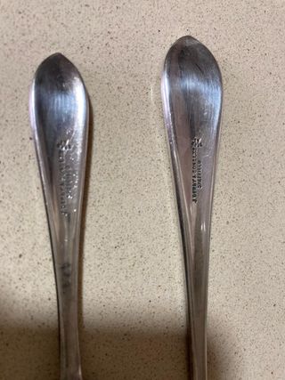2 juegos de cucharas de postre