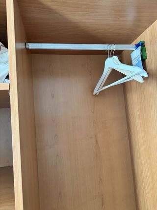 Armario de 2 puertas azul y color madera