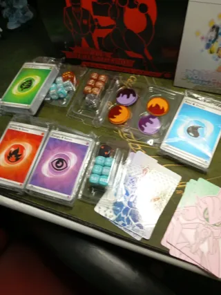 4 cajas Pokémon ETB para decoración