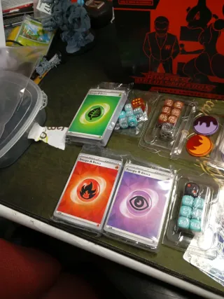 4 cajas Pokémon ETB para decoración
