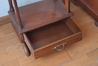 Galán de noche madera nogal con cajón