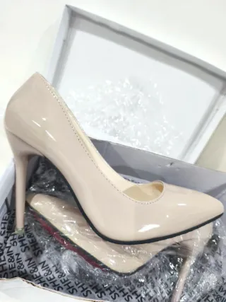 Zapatos de tacón beige