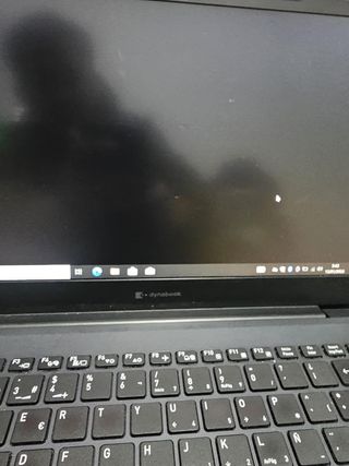 Portátil pequeño toshiba i5 11th con detalle