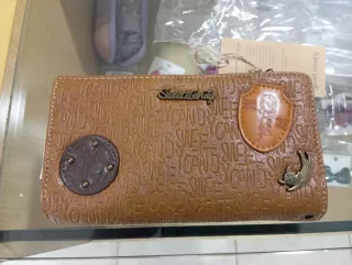 Carteras super chulas algunas vienen con su caja.