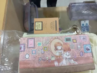 Carteras super chulas algunas vienen con su caja.