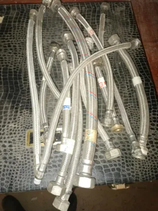 Latiguillos metálicos para fontanería