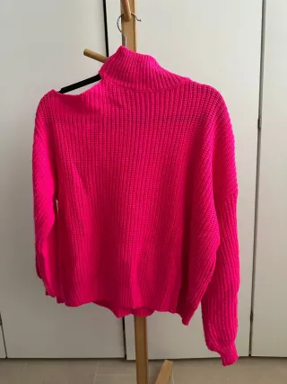 Jersey fucsia cuello alto con corte