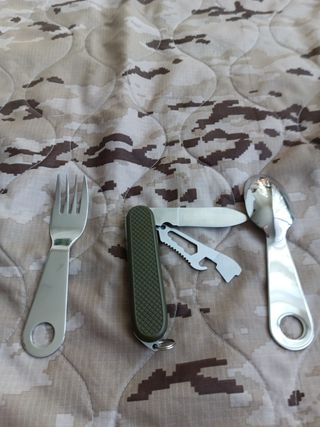 Varias completos de cubiertos