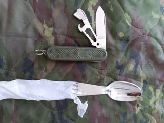 Varias completos de cubiertos