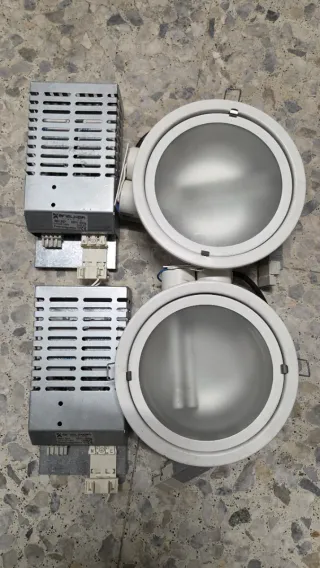 2 Focos empotrables con balastros