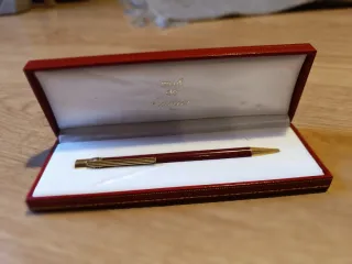 Bolígrafo Vintage Must de Cartier.