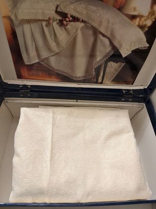 Copriletto matrimoniale cotone ricamato a mano