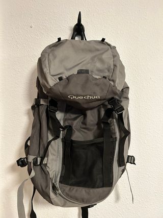 Mochila Quechua Forclaz 40L Gris