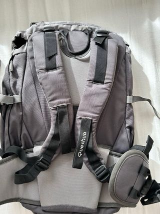 Mochila Quechua Forclaz 40L Gris