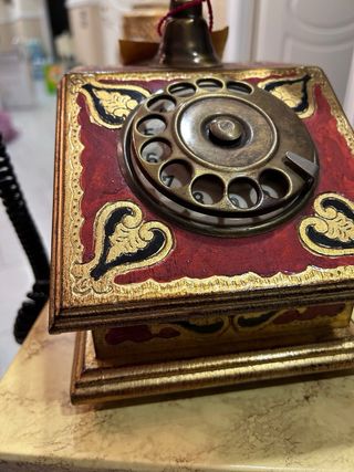 Telefono antico decorato a mano