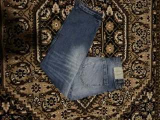 Jeans baggy strappati
