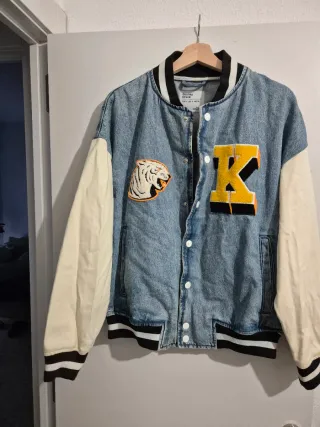 Cazadora vaquera Bershka Talla S