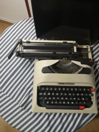 Máquina de escribir antigua NEGOCIABLE