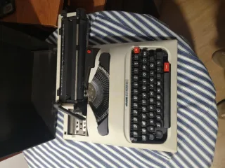 Máquina de escribir antigua NEGOCIABLE