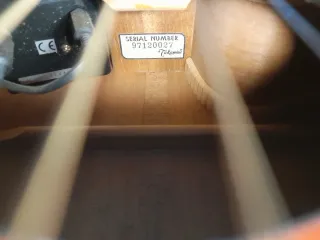 Guitarra Acústica Takamine preamplificada.