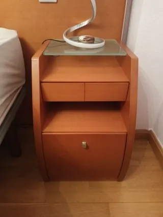Mesita de noche madera y cristal