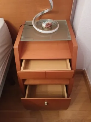 Mesita de noche madera y cristal