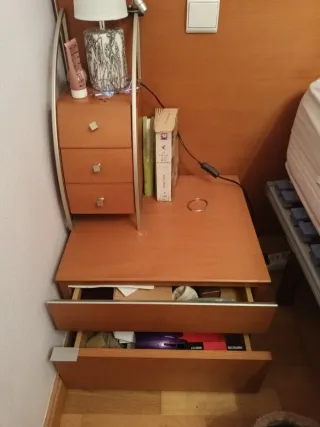 Mesita de noche madera y cristal