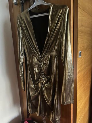 Vestido dorado brillante fiesta