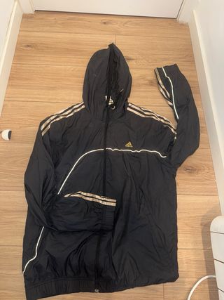 Chaqueta Adidas Negra con Rayas Blancas
