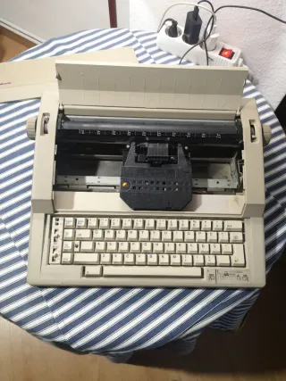 Máquina de escribir antigua NEGOCIABLE